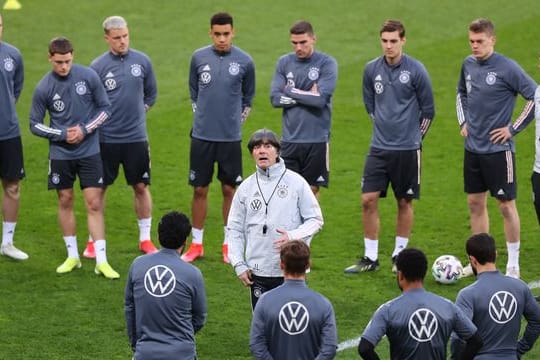 Fordert von der Mannschaft gegen Nordmazedonien voll Konzentration: Bundestrainer Joachim Löw.