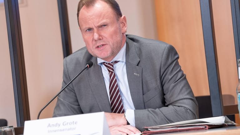 Andy Grote, Hamburger Innensenoator (Archivbild): Gemeinsam mit Landesamtschef Torsten Voß hat er den Verfassungsschutzbericht 2020 vorgelegt..