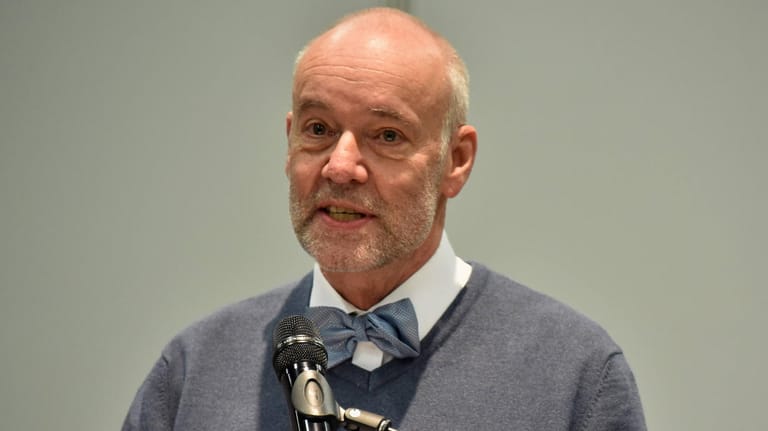 Dr. Jürgen Zastrow: Der Vorsitzende der Kreisstelle Köln der kassenärztlichen Vereinigung spricht sich gegen einen Astrazeneca-Impfstopp aus.