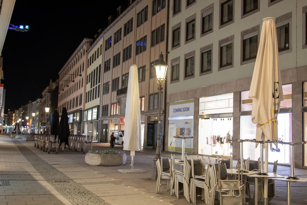 Leere Straßen in der Münchner Innenstadt: Eine nächtliche Ausgangssperre im Kampf gegen das Coronavirus hält die Mehrheit der Deutschen für sinnvoll.