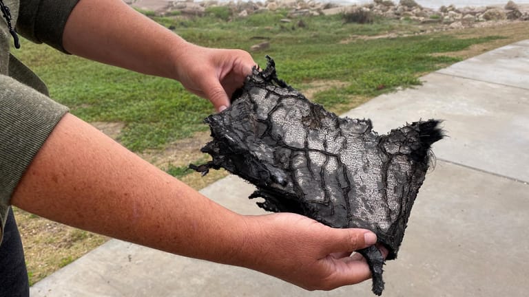 Ein Trümmerteil der abgestürzten SpaceX-Rakete: Acht Kilometer entfernt vom Explosionsort in Texas wurde es gefunden.