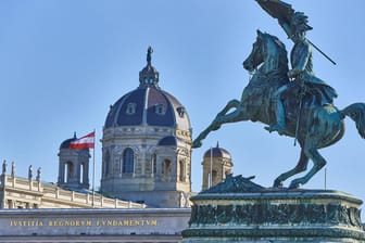 Wiener Heldenplatz: In der österreichischen Hauptstadt war das Erdbeben deutlich zu spüren.