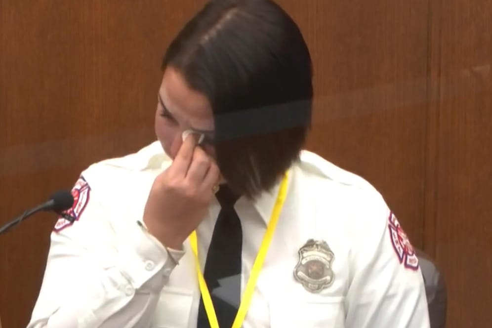 Genevieve Hansen: Die Feuerwehrfrau bricht bei ihrer Aussage vor dem US-Gericht in Tränen aus.