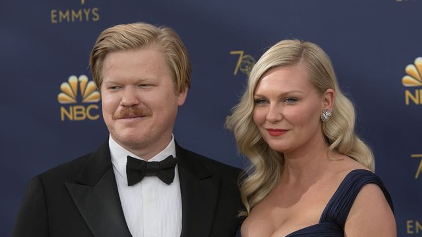 Schauspielerin Kirsten Dunst und Jesse Plemons sind 2018 zu Gast bei den Emmy Awards in Los Angeles.