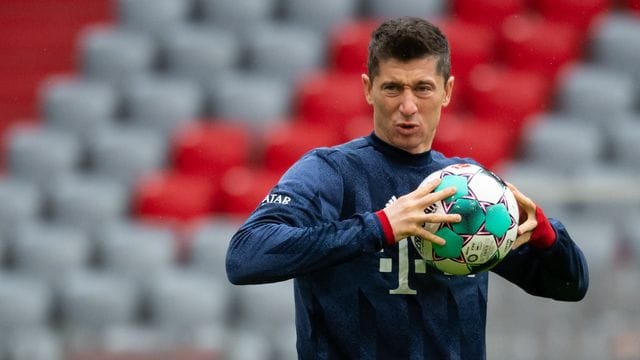 Voraussichtlich vier Wochen muss der FC Bayern München den verletzten Robert Lewandowski ersetzen. Voraussichtlich vier Wochen muss der FC Bayern München den verletzten Robert Lewandowski ersetzen.