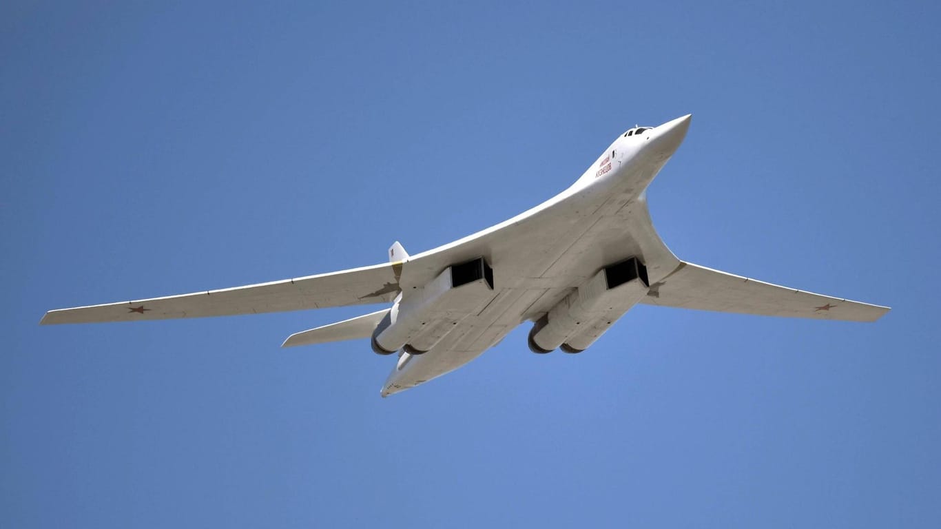 Ein russischer Überschallbomber vom Typ Tupolew Tu-160 Blackjack: Die Nato hat ungewöhnlich viele russische Kampfflugzeuge gesichtet.