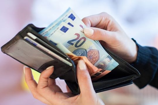 Banknoten sind ein gesetzliches Zahlungsmittel. Banknoten sind ein gesetzliches Zahlungsmittel.