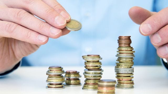 Sparen soll sich eigentlich auszahlen. Sparen soll sich eigentlich auszahlen.