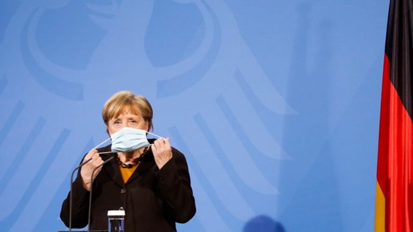Kanzlerin Merkel bekräftigt erneut das Ziel, bis zum Ende des Sommers allen Bürgern ein Impfangebot zu machen.