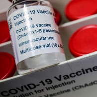 Hier heißt er noch "Covid-19-Impfung Astrazeneca": Der britisch-schwedische Pharmakonzern hat sein Vakzin nun einen neuen Namen gegeben.