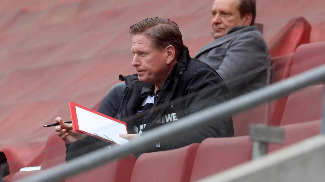 Markus Gisdol (v.l.) und Horst Heldt: Der FC-Präsident Wolf weiß, warum die beiden Chefs bleiben.