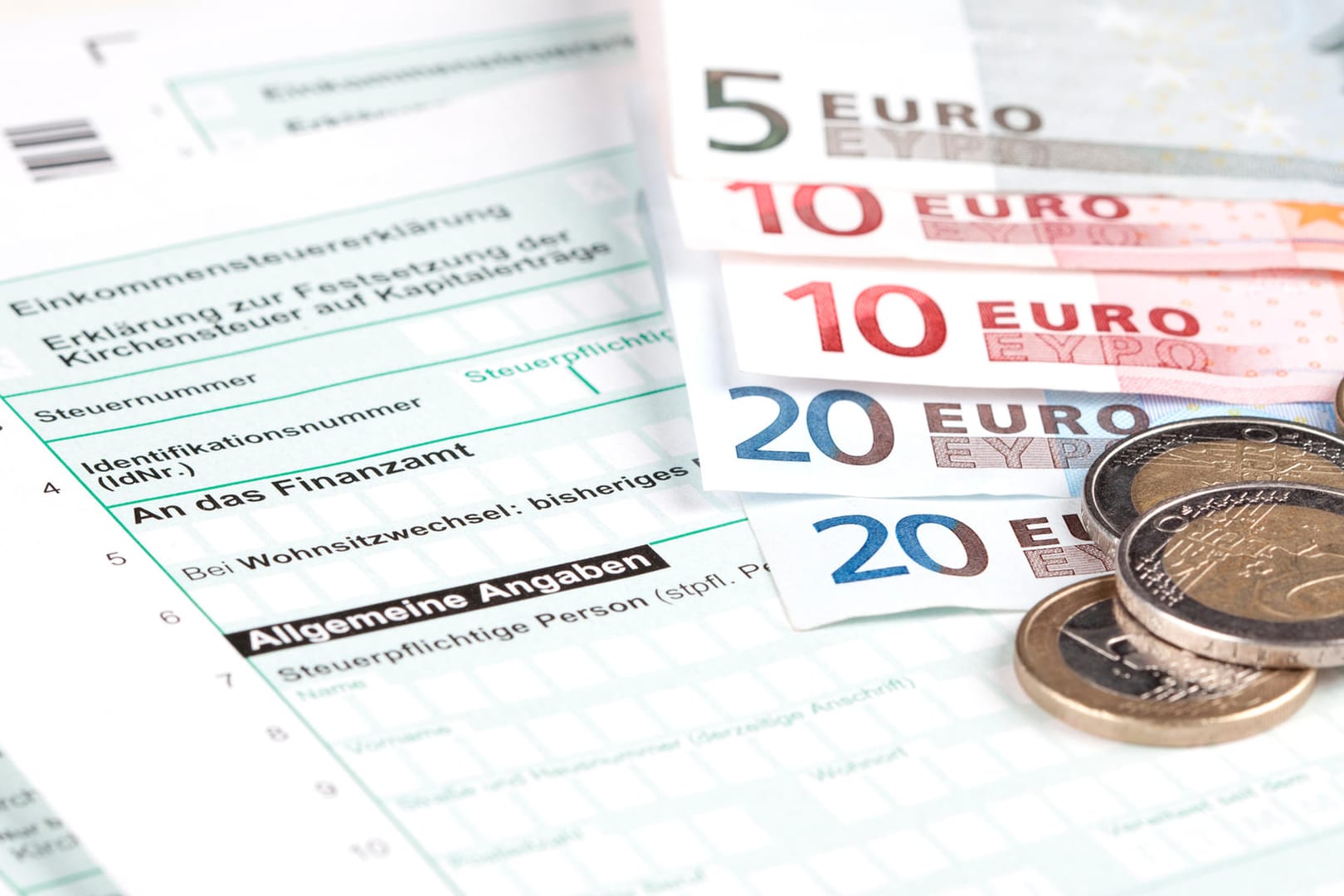 Steuererklärung (Archivbild): Wie lange die Finanzämter für die Bearbeitung brauchen, unterscheidet sich von Bundesland zu Bundesland. Steuererklärung (Archivbild): Wie lange die Finanzämter für die Bearbeitung brauchen, unterscheidet sich von Bundesland zu Bundesland.