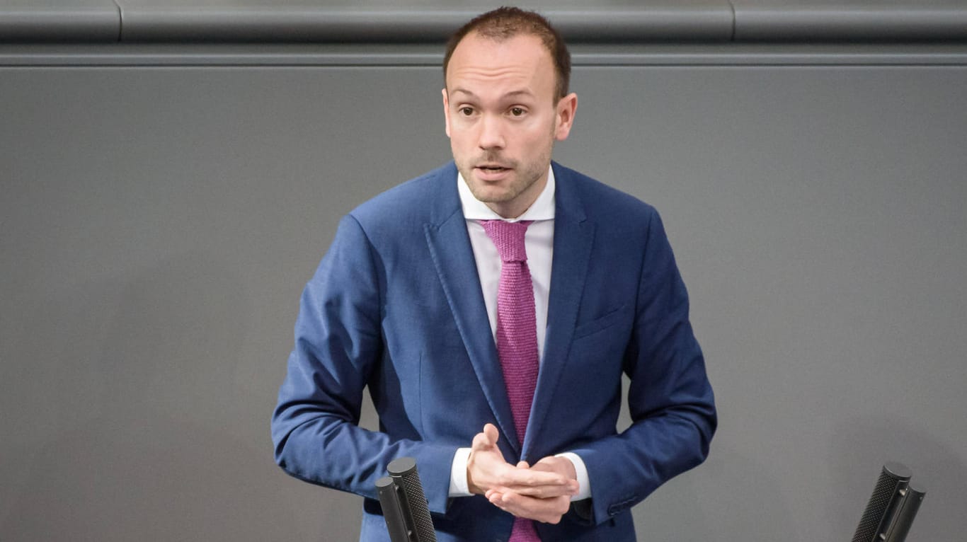 Der ehemalige CDU-Politiker Nikolas: Die Staatsanwaltschaft teilte mit, dass "ein Anfangsverdacht für die Begehung mehrerer Straftaten" bestehe.