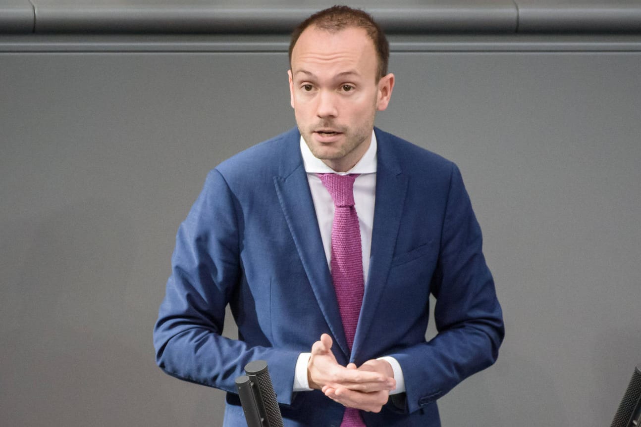 Der ehemalige CDU-Politiker Nikolas: Die Staatsanwaltschaft teilte mit, dass "ein Anfangsverdacht für die Begehung mehrerer Straftaten" bestehe.