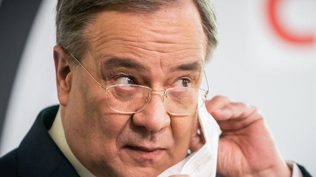 Armin Laschet, CDU-Bundesvorsitzender und Ministerpräsident von Nordrhein-Westfalen, nach einer Pressekonferenz. Armin Laschet, CDU-Bundesvorsitzender und Ministerpräsident von Nordrhein-Westfalen, nach einer Pressekonferenz.