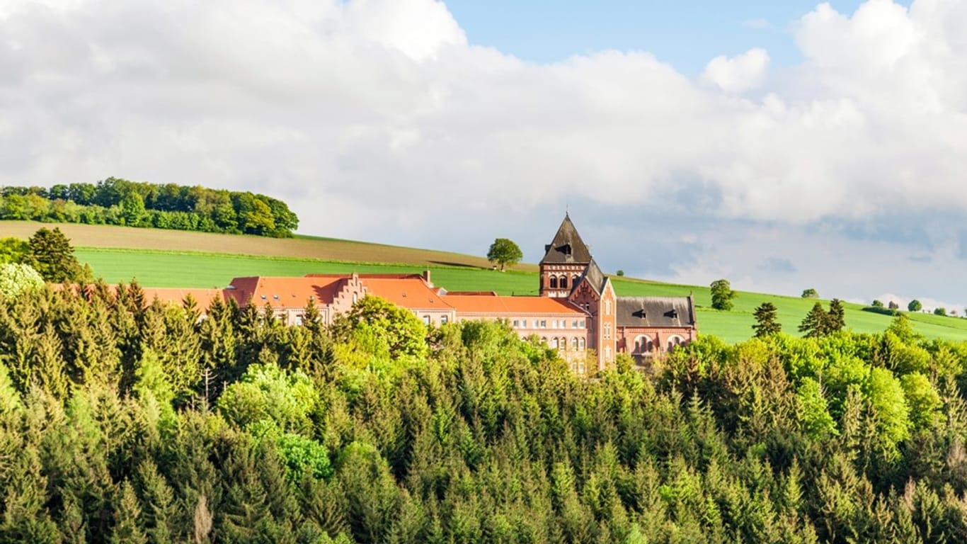 Sankt Wendel mit gotischer Basilika liegt im Naturpark Saar-Hunsrück mit zahlreichen Rad- und Wanderwegen.