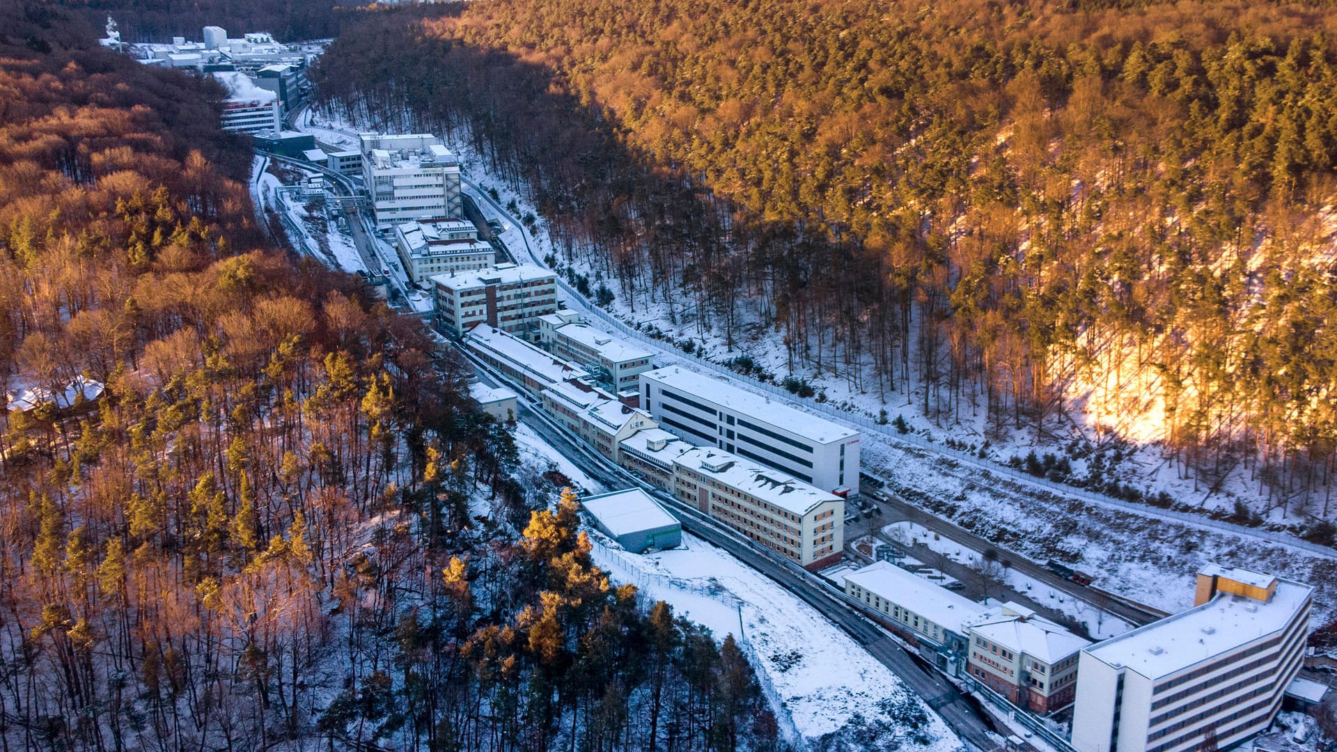 Das Biontech-Werk in Marburg: 1.800 Quadratmeter groß, 750 Millionen Impfstoffdosen sollen dort bis zum Ende des Jahres hergestellt werden.