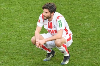 Der 1. FC Köln um Kapitän Jonas Hector (Bild) ist nicht nur sportlich am Boden.
