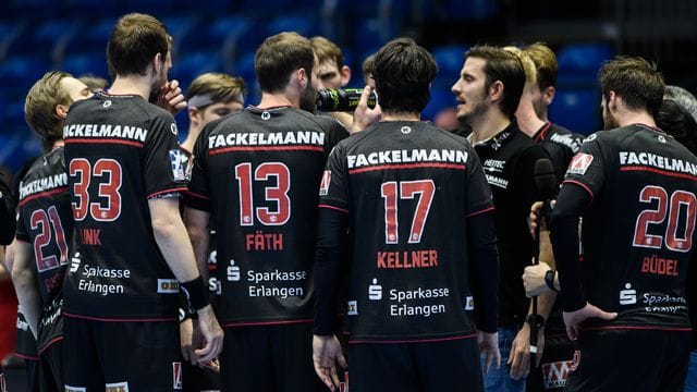 Die Handballer des HC Erlangen sind nach drei positiven Corona-Tests in Quarantäne gegangen.