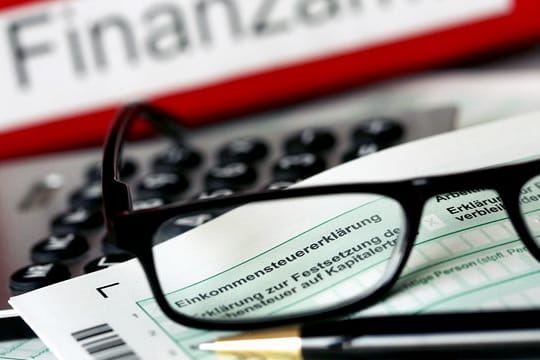 Gehaltszuschläge an Sonn- und Feiertagen können steuerfrei bleiben, solange die Gehaltszuschläge individuell für die erbrachten Stunden abgerechnet werden. Gehaltszuschläge an Sonn- und Feiertagen können steuerfrei bleiben, solange die Gehaltszuschläge individuell für die erbrachten Stunden abgerechnet werden.