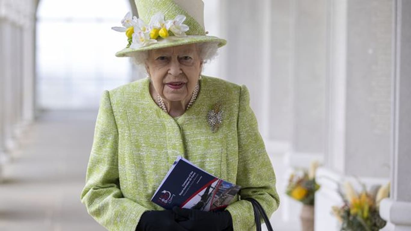 Im Frühlingslook: Queen Elizabeth beim Besuch des Kriegerdenkmals für Commonwealth-Soldaten.