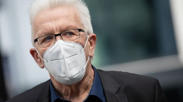Winfried Kretschmann soll am Samstag "ein abschließendes Sondierungsgespräch" mit der Union führen. Winfried Kretschmann soll am Samstag "ein abschließendes Sondierungsgespräch" mit der Union führen.