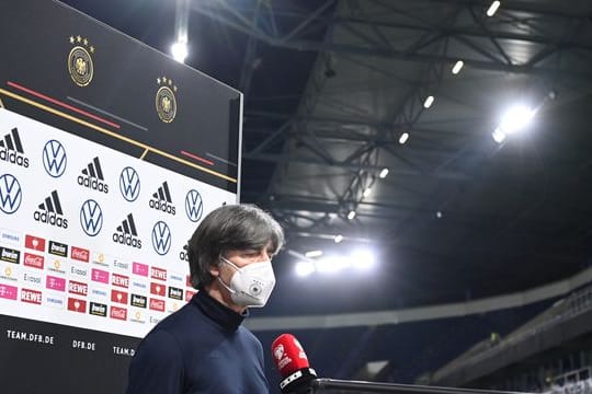 Musste nach der DFB-Blamage gegen Nordmazedonien einige Fragen beantworten: Bundestrainer Joachim Löw.