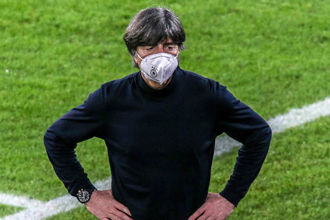 Jogi Löw: Der Bundestrainer war nach der Niederlage gegen Nordmazedonien sichtlich bedient.
