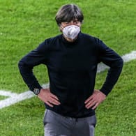 Jogi Löw: Der Bundestrainer war nach der Niederlage gegen Nordmazedonien sichtlich bedient.