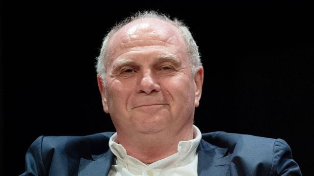Bayern-Ehrenpräsident Uli Hoeneß appelliert in Corona-Zeiten an den Zusammenhalt der Menschen im Land. Bayern-Ehrenpräsident Uli Hoeneß appelliert in Corona-Zeiten an den Zusammenhalt der Menschen im Land.