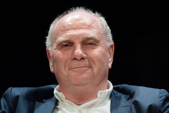 Bayern-Ehrenpräsident Uli Hoeneß appelliert in Corona-Zeiten an den Zusammenhalt der Menschen im Land.
