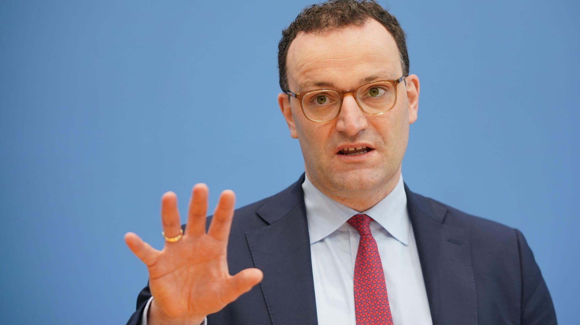 Jens Spahn bei der Bundespressekonferenz: Der Gesundheitsminister äußerte sich neben der Impfmisere auch zur Dokumentation von Joko und Klaas über den Pflegenotstand.