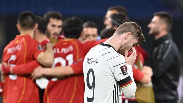 Timo Werner mag nach der DFB-Blamage gegen Nordmazedonien einfach nur wegsehen. Timo Werner mag nach der DFB-Blamage gegen Nordmazedonien einfach nur wegsehen.