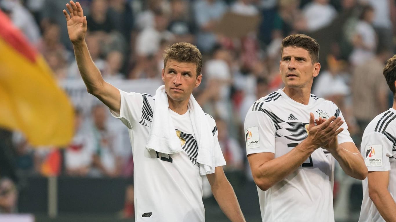Thomas Müller und Mario Gomez bei der WM 2018: Die Nationalmannschaft hat aktuell keinen Stoßstürmer.