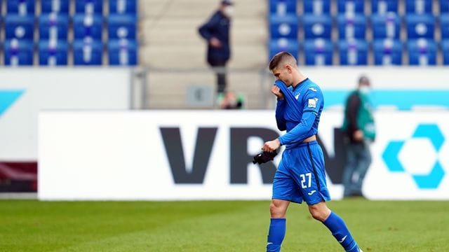 Hoffenheims Stürmer Kramaric laboriert derzeit an einer Fußverletzung. Hoffenheims Stürmer Kramaric laboriert derzeit an einer Fußverletzung.