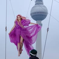 "Germany's next Topmodel": Heidis Kandidatinnen müssen in 122 Metern Höhe posieren.