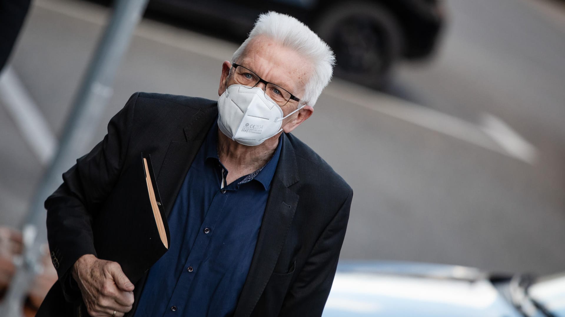 Winfried Kretschmann, Ministerpräsident von Baden-Württemberg: Stundenlang verhandelte er mit seiner Partei. Winfried Kretschmann, Ministerpräsident von Baden-Württemberg: Stundenlang verhandelte er mit seiner Partei.
