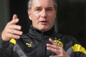 Der Dortmunder Sportdirektor Michael Zorc äußert sich bei einem Gespräch.