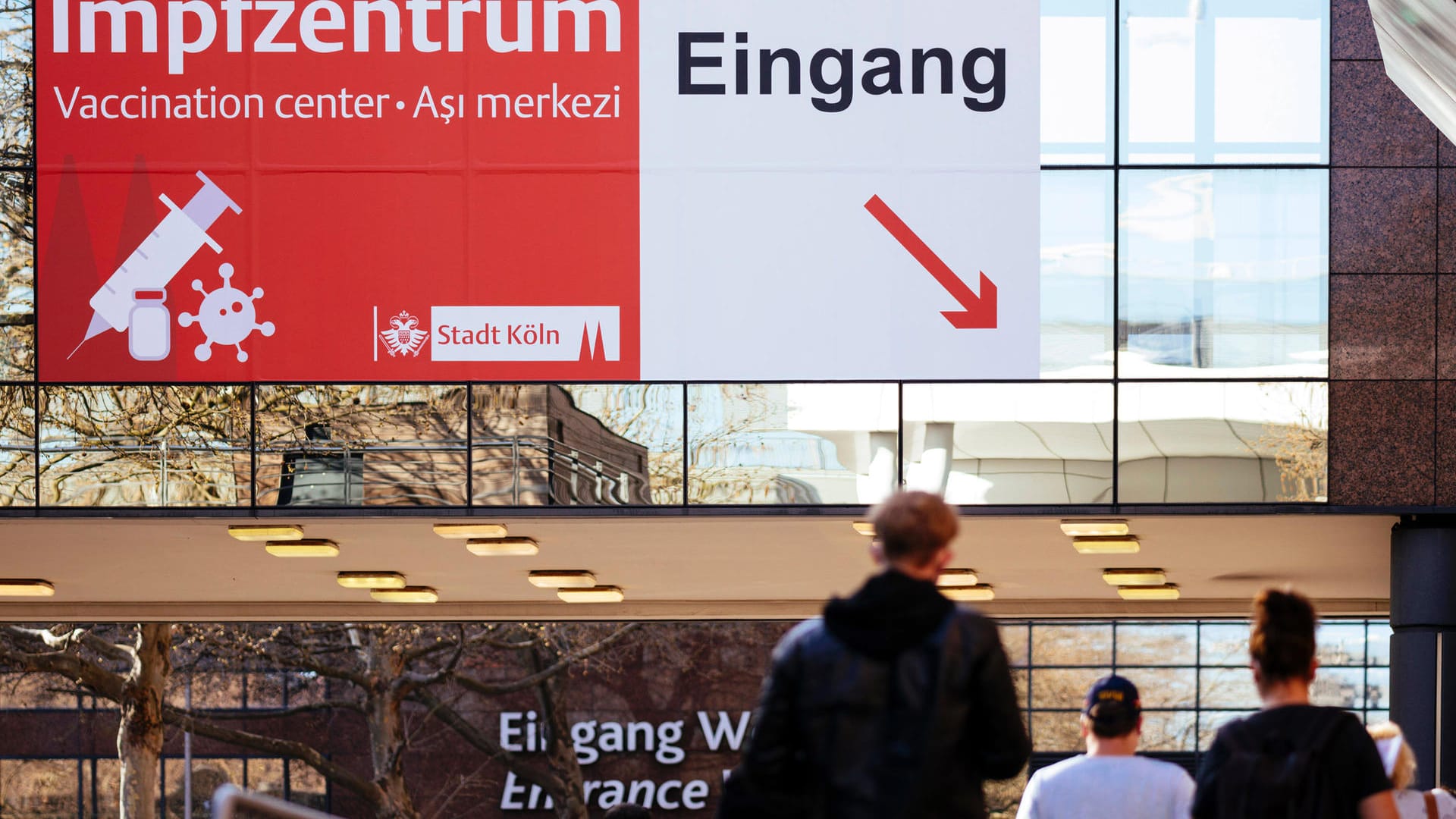 Impfzentrum: Die Impfkampagne in Deutschland verläuft aktuell noch recht schleppend.