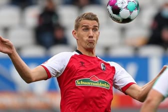 Freiburgs Stürmer Nils Petersen ist nach seiner Corona-Infektion wieder auf den Trainingsplatz zurückgekehrt.