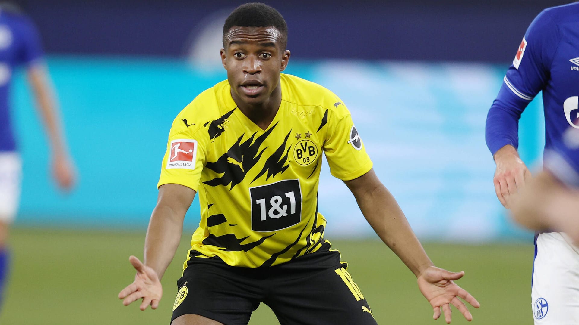 Youssoufa Moukoko: Dortmunds Nachwuchsstürmer hat sich bei der U21-EM wohl doch schwerer verletzt. Youssoufa Moukoko: Dortmunds Nachwuchsstürmer hat sich bei der U21-EM wohl doch schwerer verletzt.