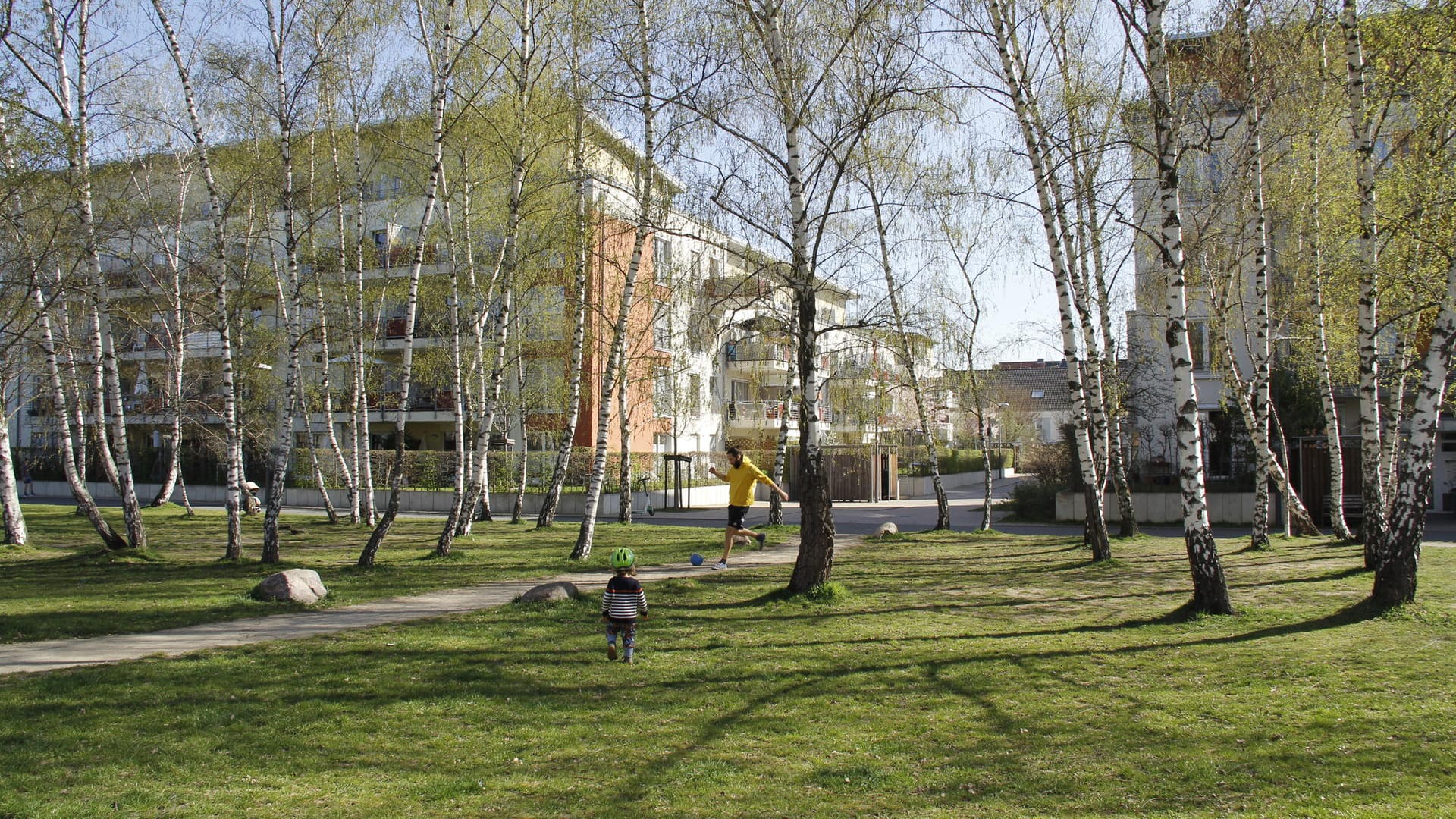 Statt Parkflächen gibt es viel Platz zum Spielen – für Kinder wie Erwachsene.