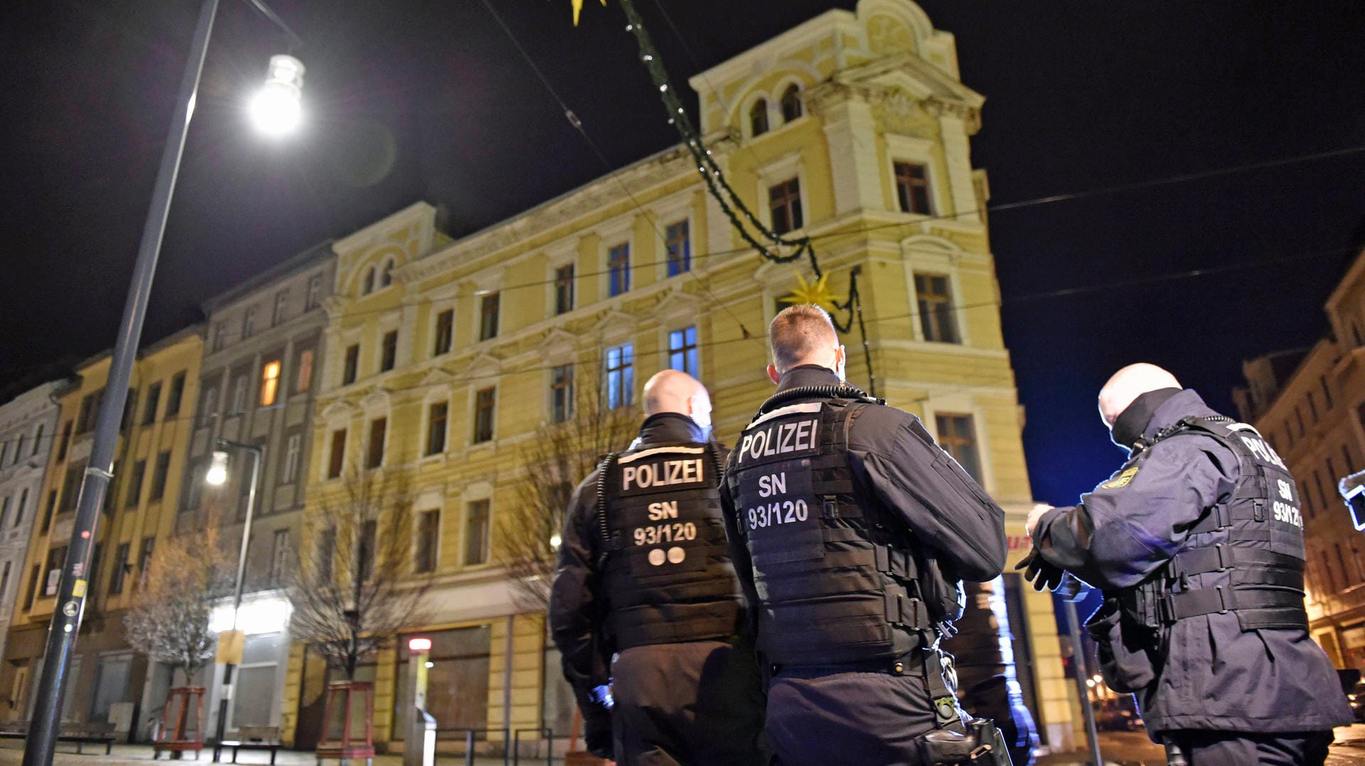 Nächtliche Sperren: Im Kampf gegen die Corona-Pandemie werden abends in immer mehr Regionen Ausgangsbeschränkungen eingeführt.