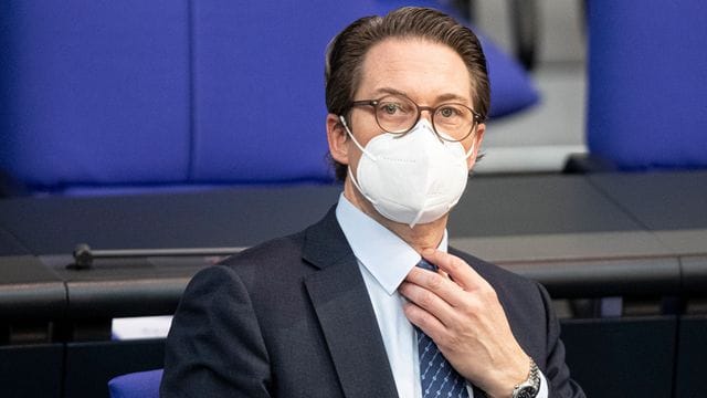 "Die Menschen müssen sich klar machen: Es geht um Gesundheitsschutz und eine gewisse Solidarität mit der Gesellschaft, nämlich dass man getestet zurückkommen muss", sagt Andreas Scheuer. "Die Menschen müssen sich klar machen: Es geht um Gesundheitsschutz und eine gewisse Solidarität mit der Gesellschaft, nämlich dass man getestet zurückkommen muss", sagt Andreas Scheuer.