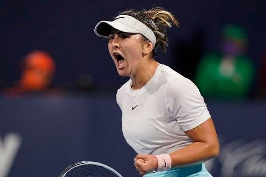 Steht im Finale des WTA-Turniers von Miami: Bianca Andreescu ballt die Faust.