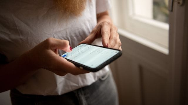 Kleine Botschaften per Messenger helfen in der Corona-Pandemie, mit Verwandten und Freunden in Kontakt zu bleiben. Kleine Botschaften per Messenger helfen in der Corona-Pandemie, mit Verwandten und Freunden in Kontakt zu bleiben.