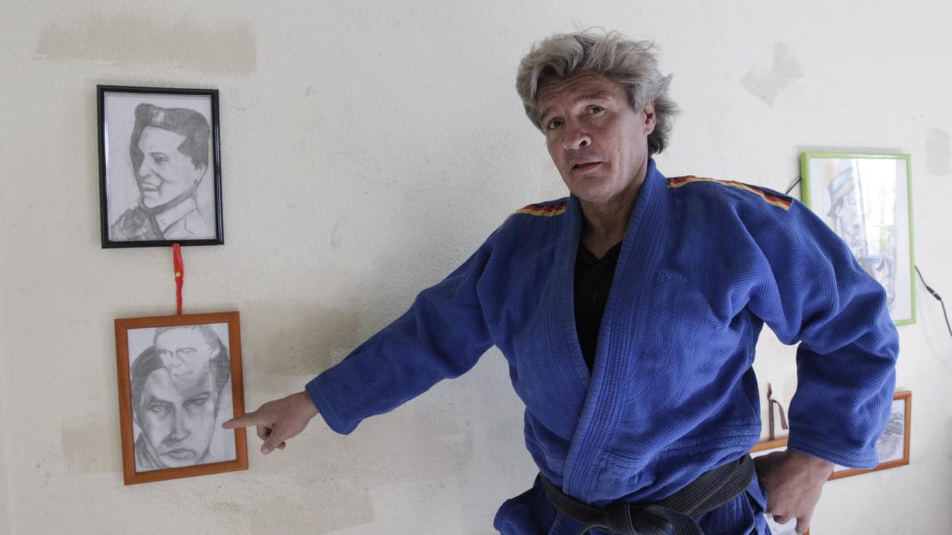 "Karate Jacky" in seinem Zimmer in der Annostraße (Archivbild): Der Kölner beherrschte mehrere Kampfsportarten.