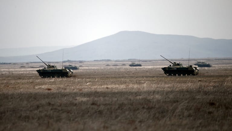 Russische Truppen bei einer Übung: Über die Truppenbewegung Russlands nahe der ukrainischen Grenze ist Kiew besorgt.