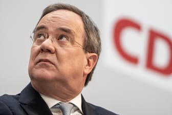 Armin Laschet. Der CDU-Chef möchte an Ostern über die gestiegene Zahl der Corona-Infektionen in Deutschland nachdenken.
