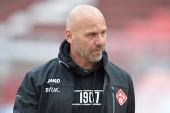 Nicht mehr Trainer der Würzburger Kickers: Bernhard Trares verlässt den Platz.